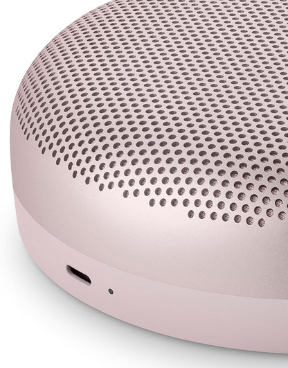 Bang & Olufsen Beosound A1 (2. Gen) – Kabelloser tragbarer IP67 wasserdichter Bluetooth-Lautsprecher mit 360-Grad-Sound, Alexa Voice Assistant & Speakerphone, 18 h Akkulaufzeit - Black Anthracite