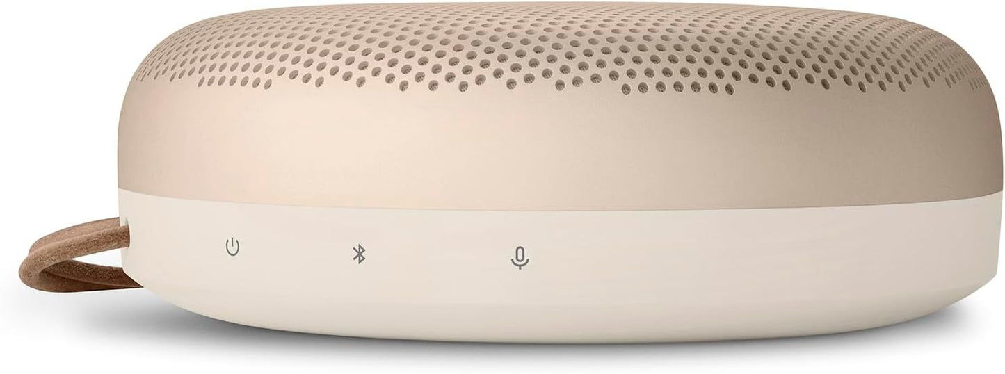 Bang & Olufsen Beosound A1 (2. Gen) – Kabelloser tragbarer IP67 wasserdichter Bluetooth-Lautsprecher mit 360-Grad-Sound, Alexa Voice Assistant & Speakerphone, 18 h Akkulaufzeit - Black Anthracite